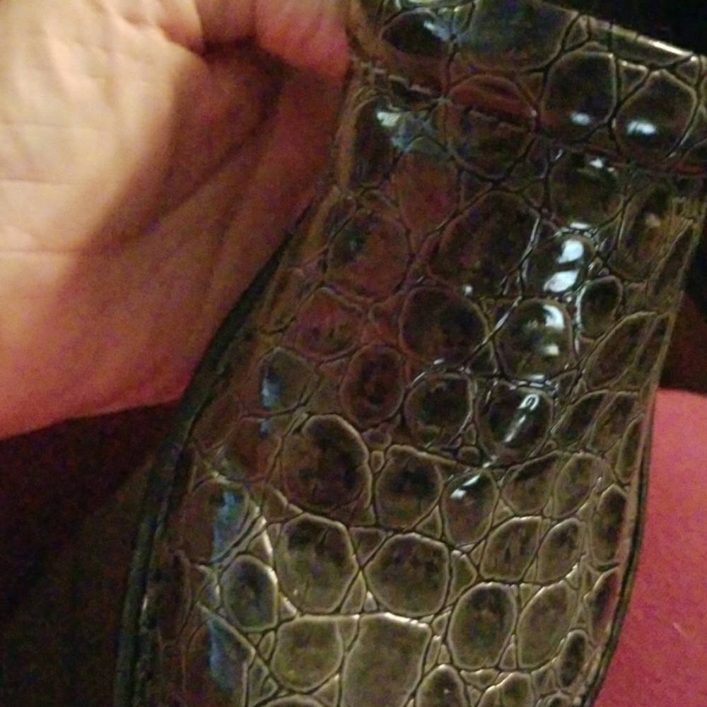 Shoes - Picture 4 of 5